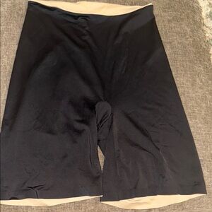 Spanx shape wear Women's Black and Cream Shorts double sided size XL like new
